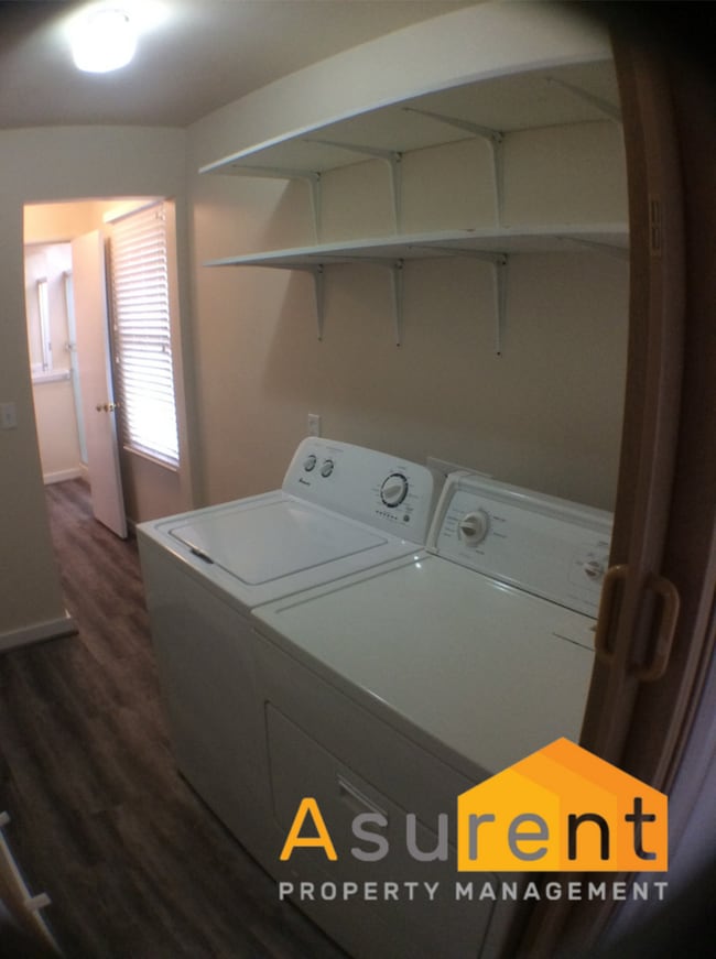 Building Photo - 3-Bedroom/2-Bathroom Home with Amazing Vie...