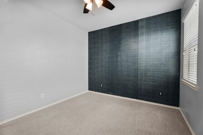 Building Photo - 2131 Kemah Village Dr