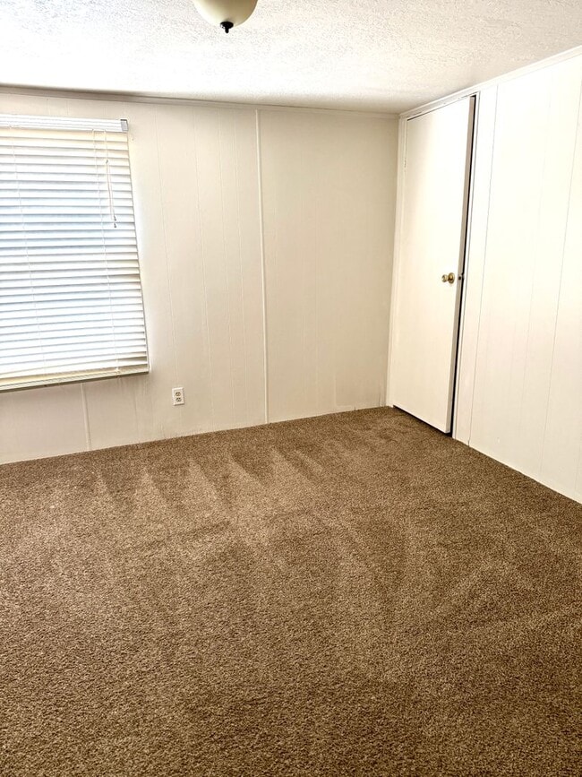 Building Photo - Beautiful Home with Quiet Location