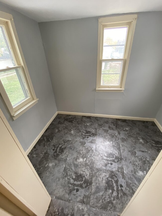 Building Photo - 947 Center Point Rd NE