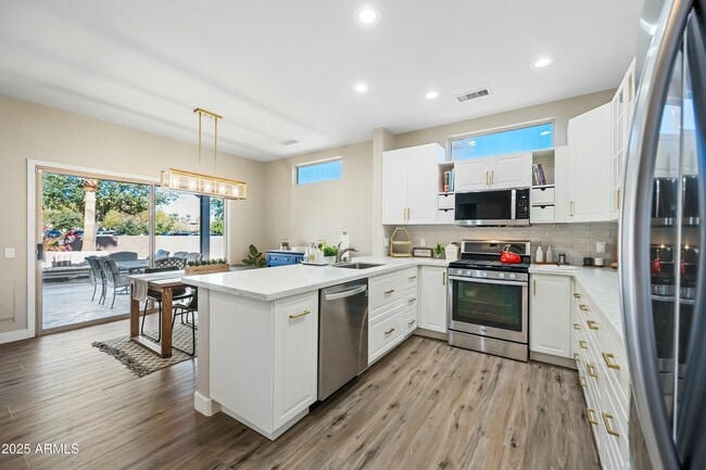 Building Photo - 15996 W Mesquite Ct