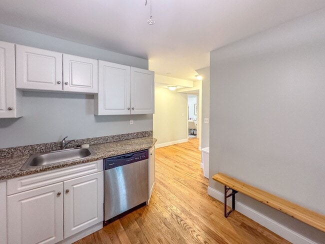 Building Photo - 79 Winchester Ave