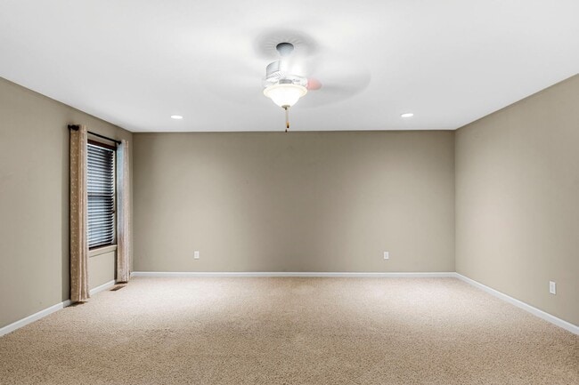 Building Photo - Stunning Former Display Home on a Quiet Cu...
