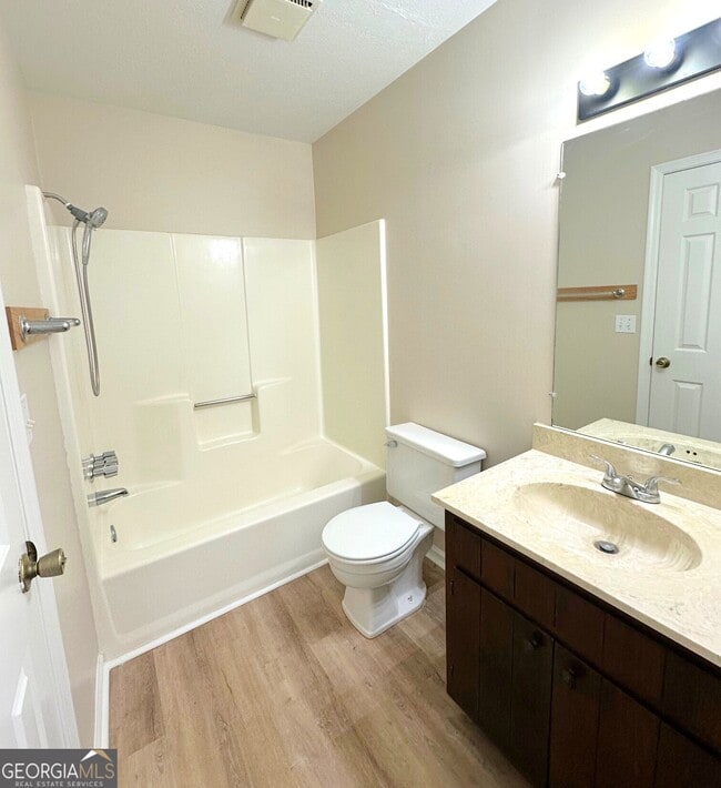 Building Photo - 104 Wrenwood Ln