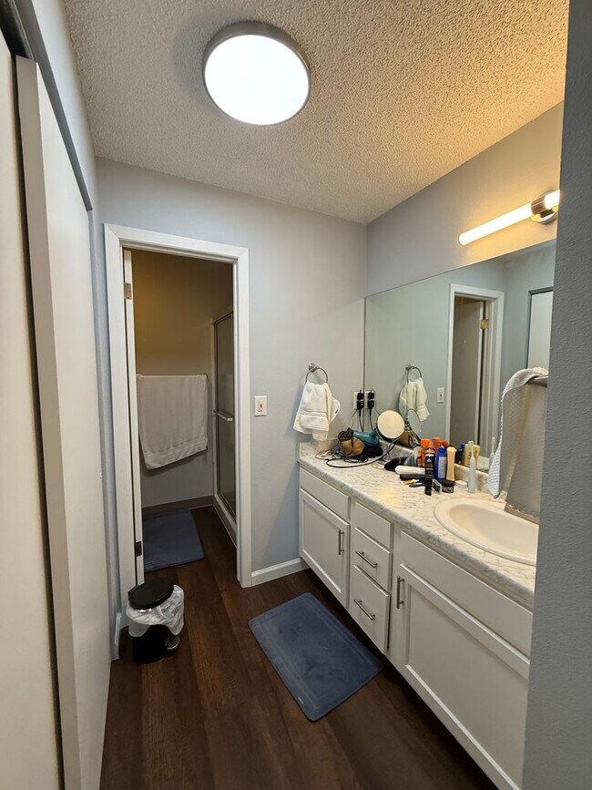Building Photo - Spacious 2bd/2ba Condo- Lakewood CO, Available 7/10/26!