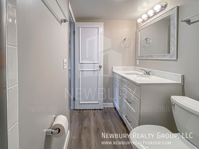 Building Photo - 530 N Main St