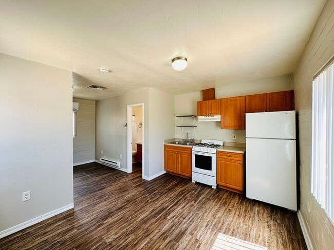Building Photo - $200 Move In Special! Spacious Studio Available Now! Great Community!