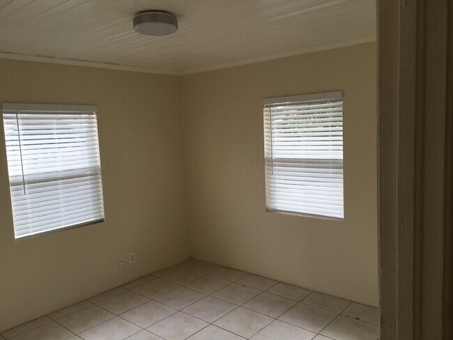 Building Photo - North Hyde Park - UT Area