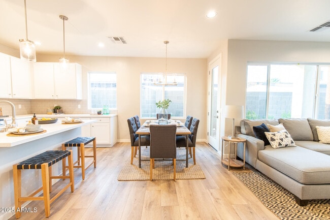 Building Photo - 3717 E Flower St