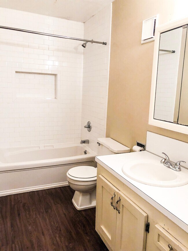 Building Photo - 7917 Hermitage Dr