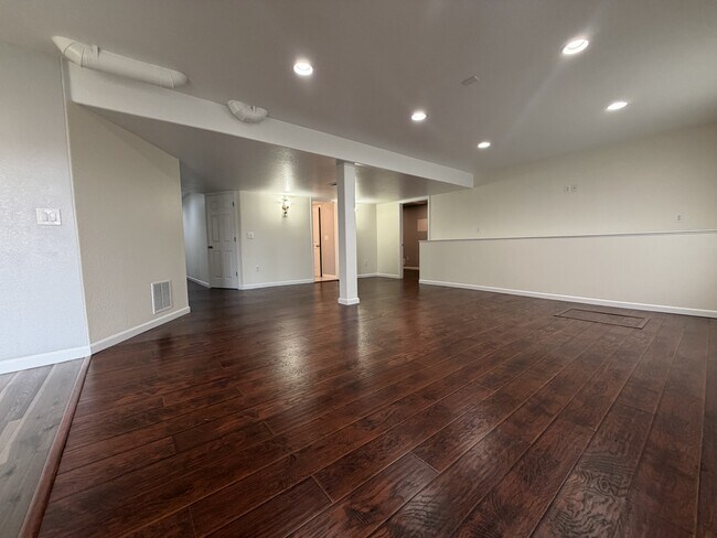 Building Photo - 653 Millet Cir