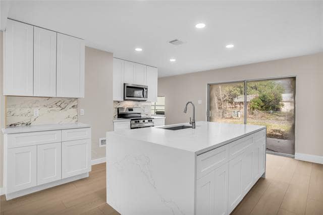 Building Photo - 1913 Fairfield Dr