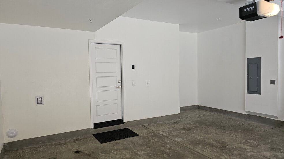 Building Photo - 207 Magnet