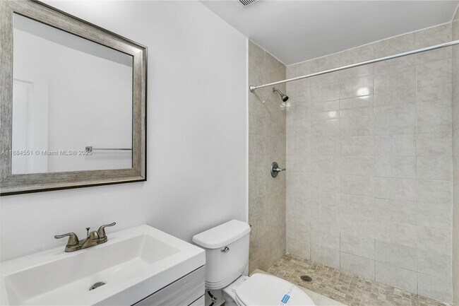 Building Photo - 5900 SW 44th Terrace