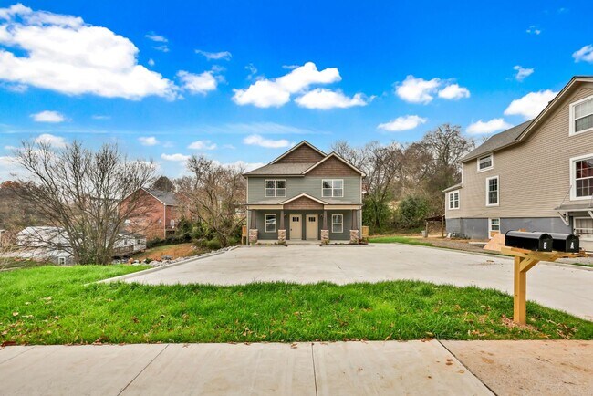 Building Photo - 420 S 2nd St