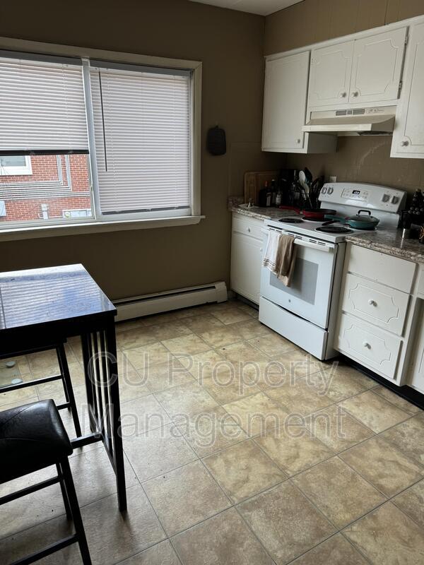 Building Photo - 713 W Church St