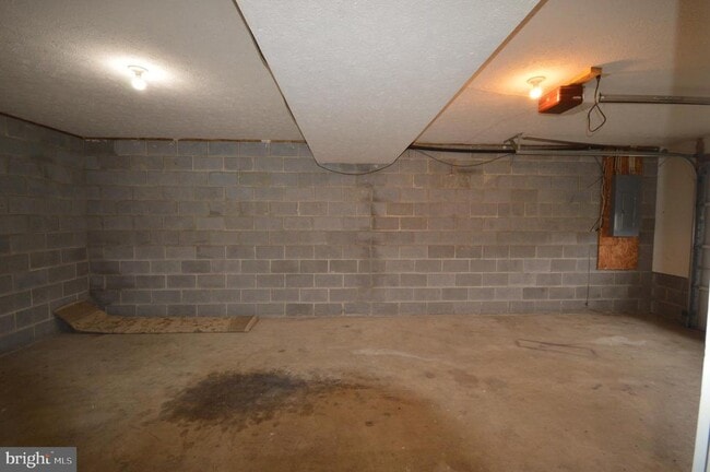 Building Photo - 114 Providence Dr