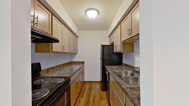 Building Photo - RENOVATED Upper 1 Bedroom 1 Bathroom Apart...