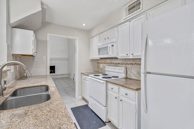 Building Photo - 16722 Shrub Oak Dr