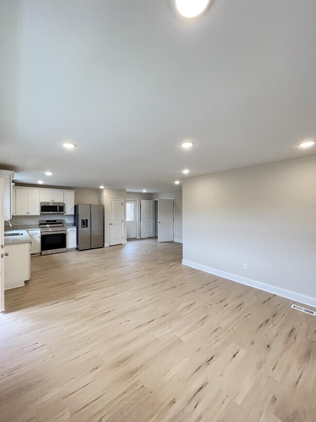 Building Photo - 307 W 42nd St