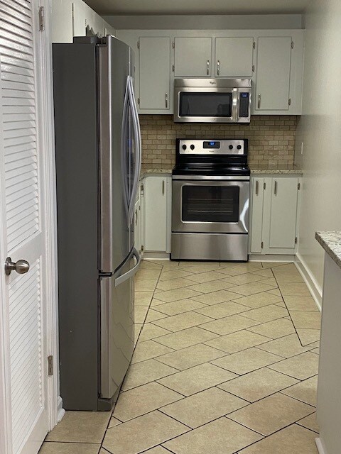 Building Photo - 1004 Woodland Vlg