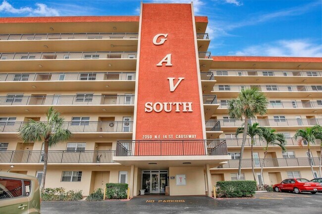 Building Photo - 2350 NE 14th Street Causeway