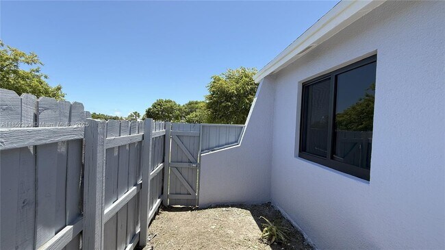 Building Photo - 20877 Snapper Pl