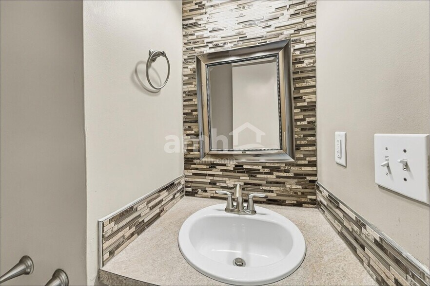 Building Photo - 6759 Stanhope Way
