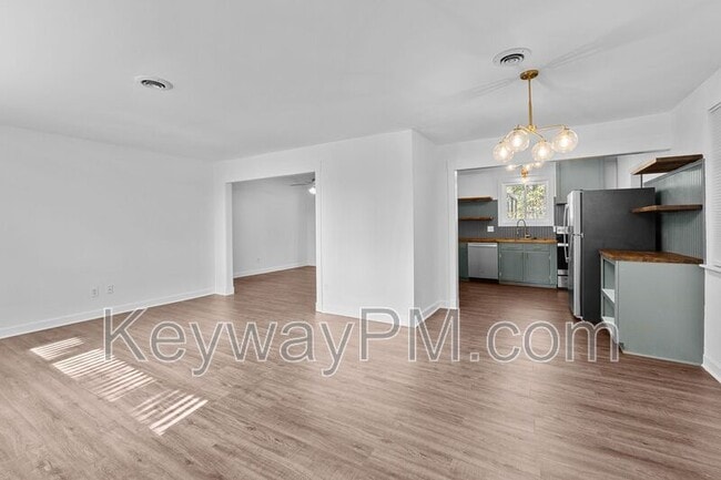 Building Photo - 3327 Cockatoo Rd