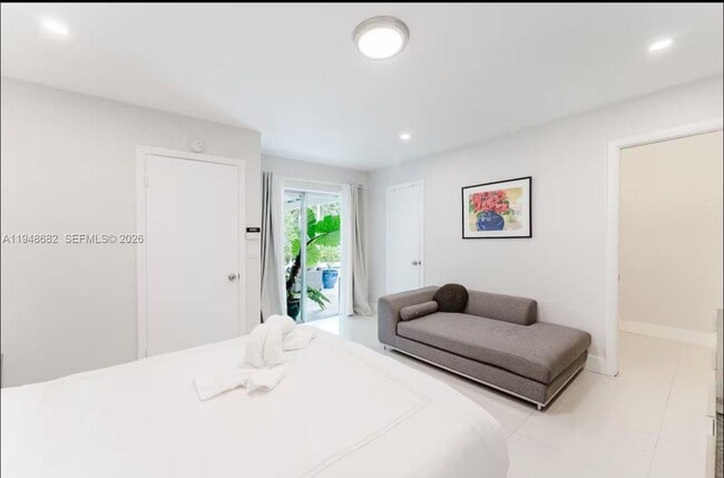 Building Photo - 4017 Monroe St