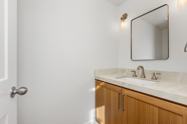 Building Photo - 24512 Alta Vista Dr
