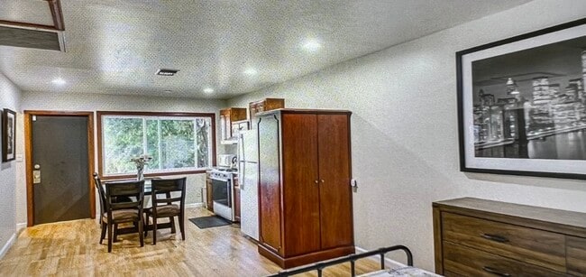 Building Photo - 2105 Via Venado St