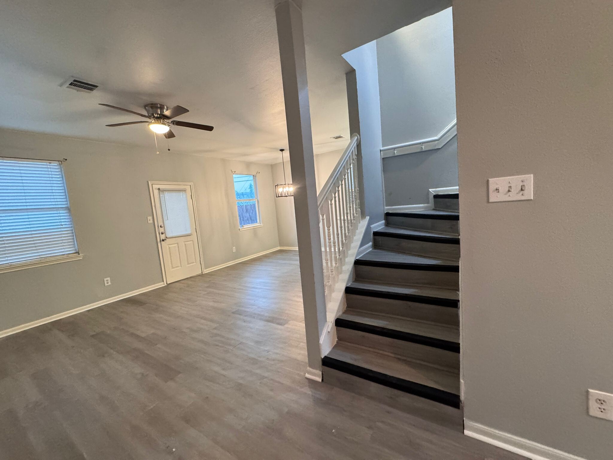 Building Photo - 6427 Waldron Dr