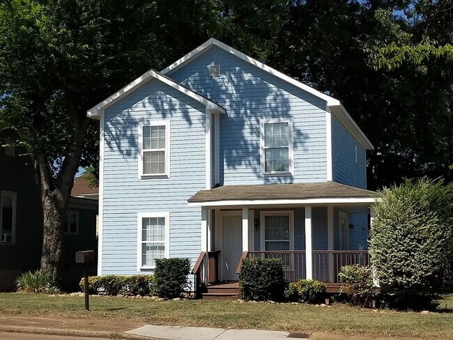 Building Photo - 3 Bedroom 2 Bath House