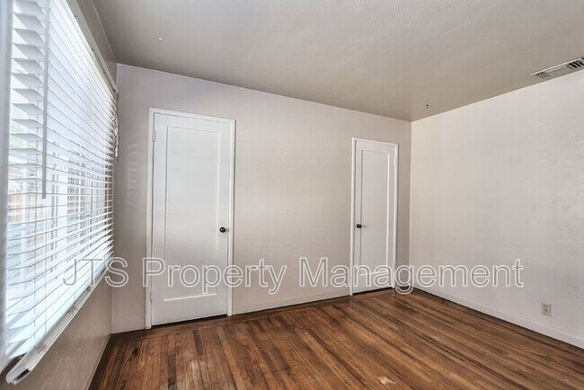 Building Photo - 3109-3111 Hampshire Drive