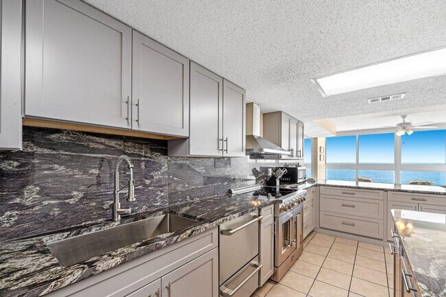 Building Photo - 1007 W Beach Blvd