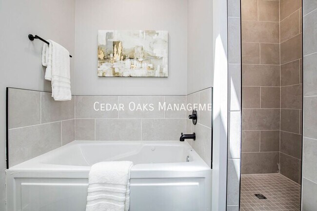 Building Photo - 118 E Mountain St