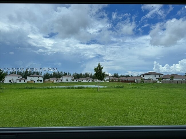 Building Photo - 2404 SE 29th Dr