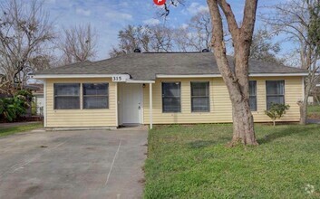Building Photo - 315 Acacia St