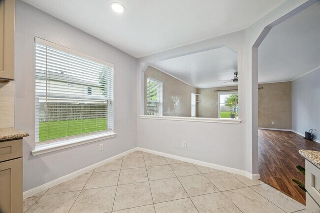 Building Photo - 3402 Fox Ct