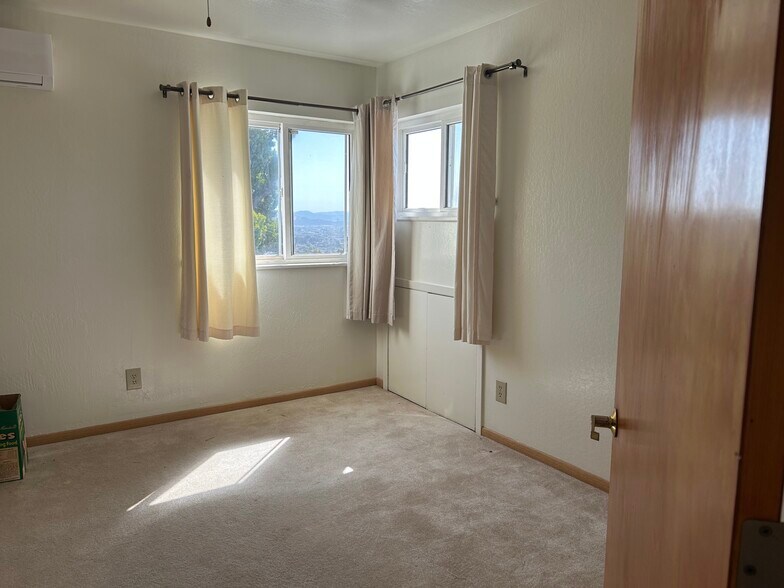 Building Photo - 6104 Bernhard Ave