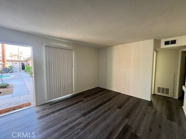 Building Photo - 45421 Sunset Ln