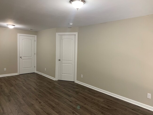 Building Photo - Move In Special - 1/2 Off First Month's Re...