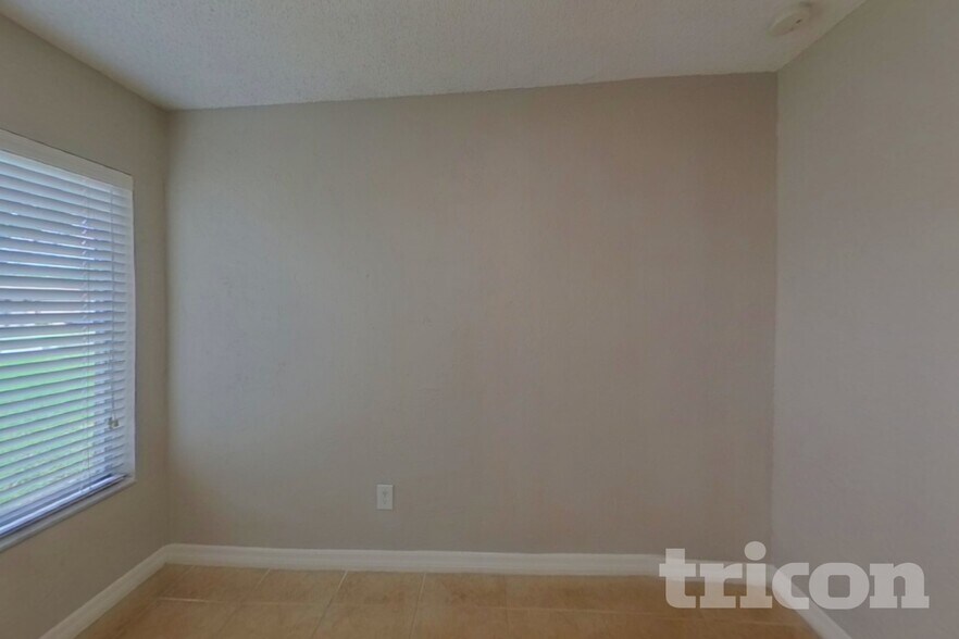 Building Photo - 11415 Cardiff Dr