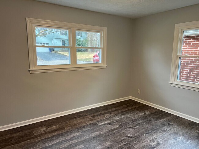 Building Photo - Kent Ohio 2 Bedroom Duplex