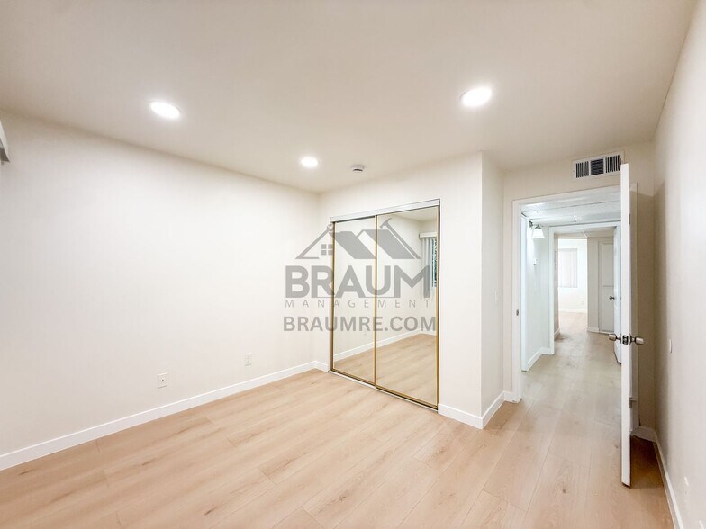 Building Photo - 11839 Burbank Blvd