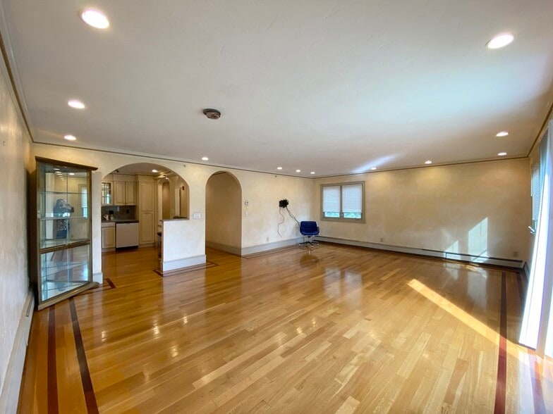 *Pictures are representative samples of the advertised unit. In some cases, the actual units you tou - 27 Saint Marys Ct