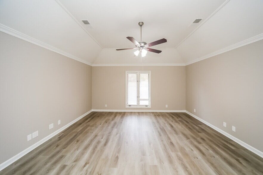 Building Photo - 6404 Evergreen Dr