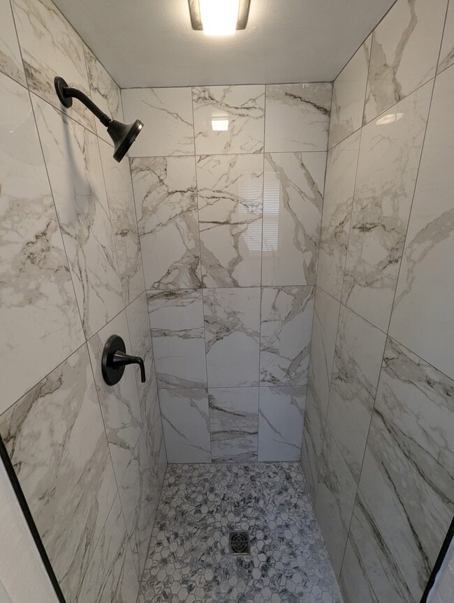 Building Photo - 1916 Graham Ave