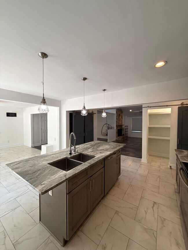 Building Photo - Updated Ranch Home with Luxury features!